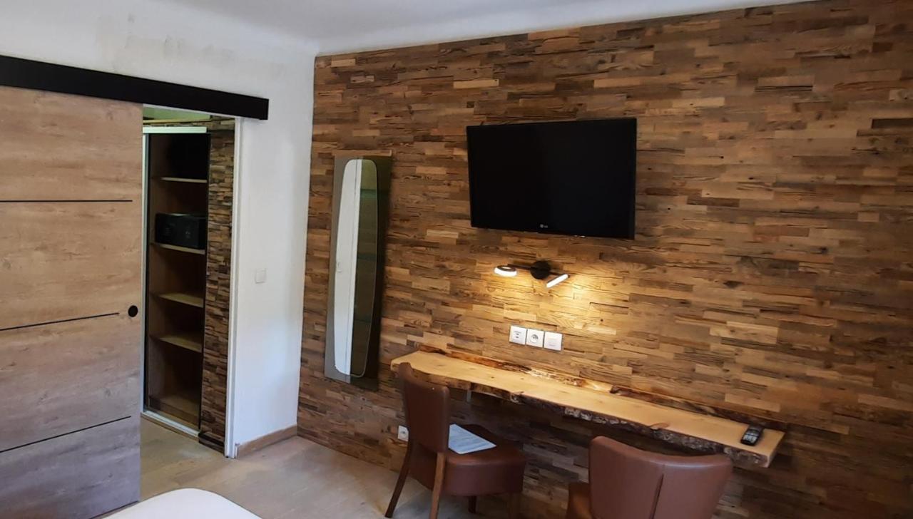 Hotel Chastellares โอรง ภายนอก รูปภาพ