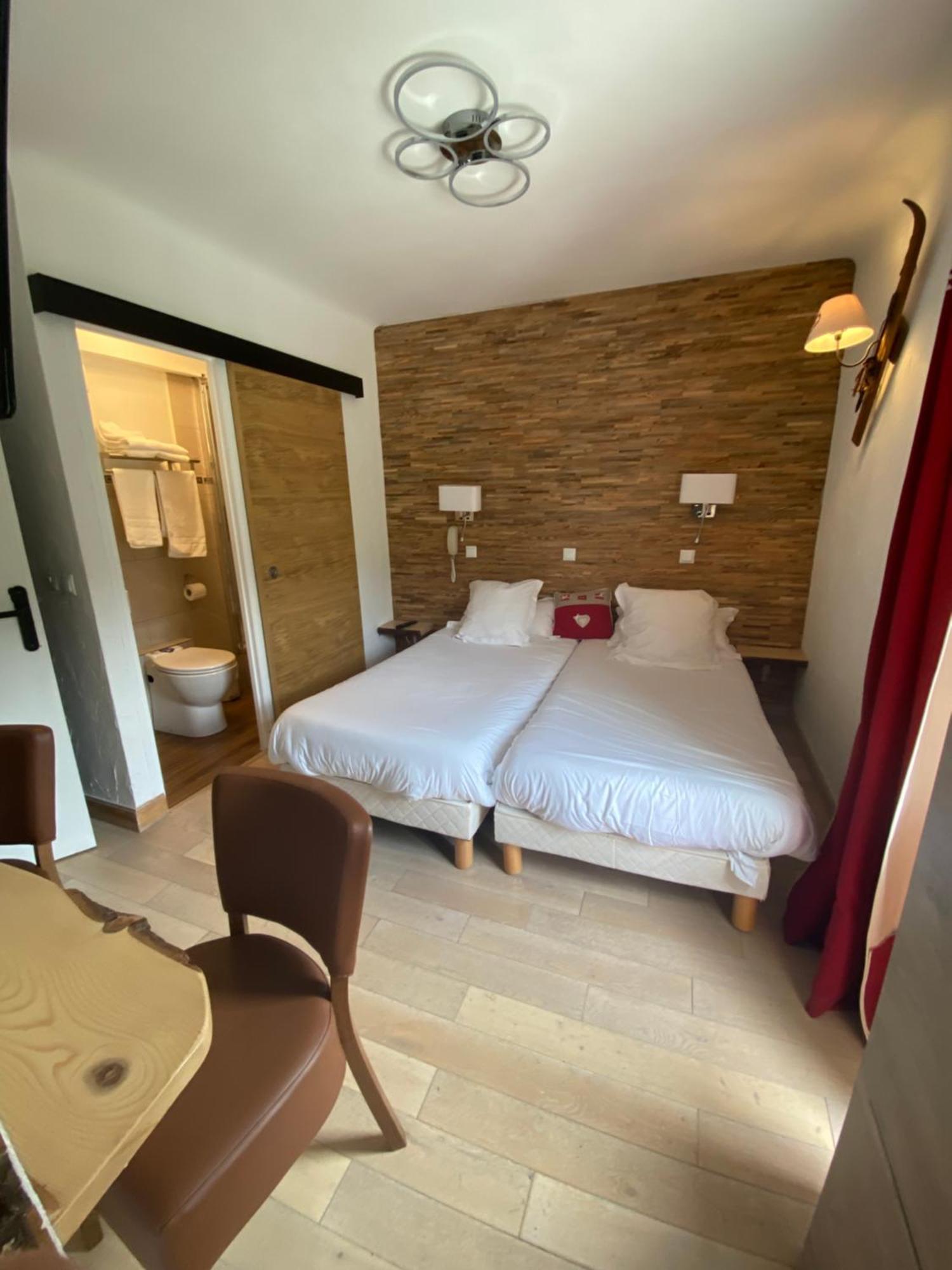 Hotel Chastellares โอรง ภายนอก รูปภาพ