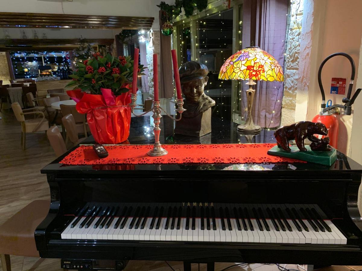 Hotel Chastellares โอรง ภายนอก รูปภาพ