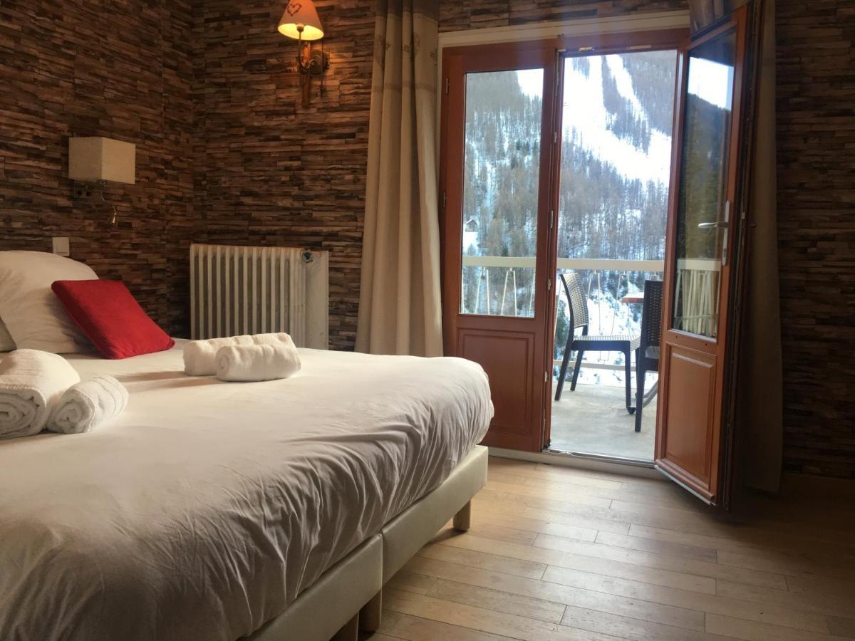Hotel Chastellares โอรง ภายนอก รูปภาพ
